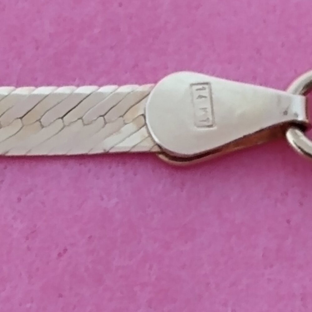 Beautiful solid 14kt gold, Chevron herringbone necklace. - Picture 10 of 16